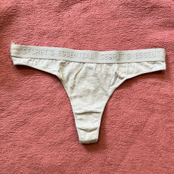 Hellgrauer Essential Tanga